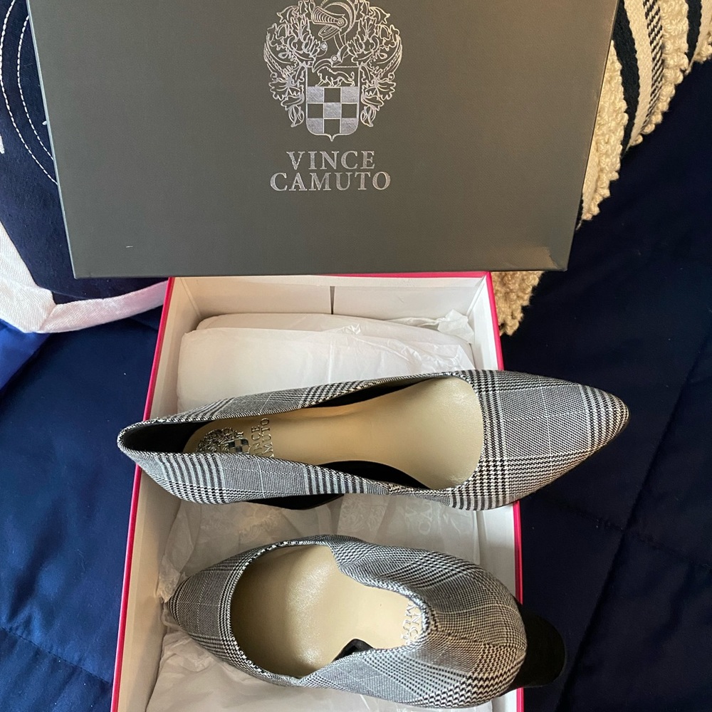 Vince Camuto Black White Mantailored Fabric Chunky Heels. Size 8.5